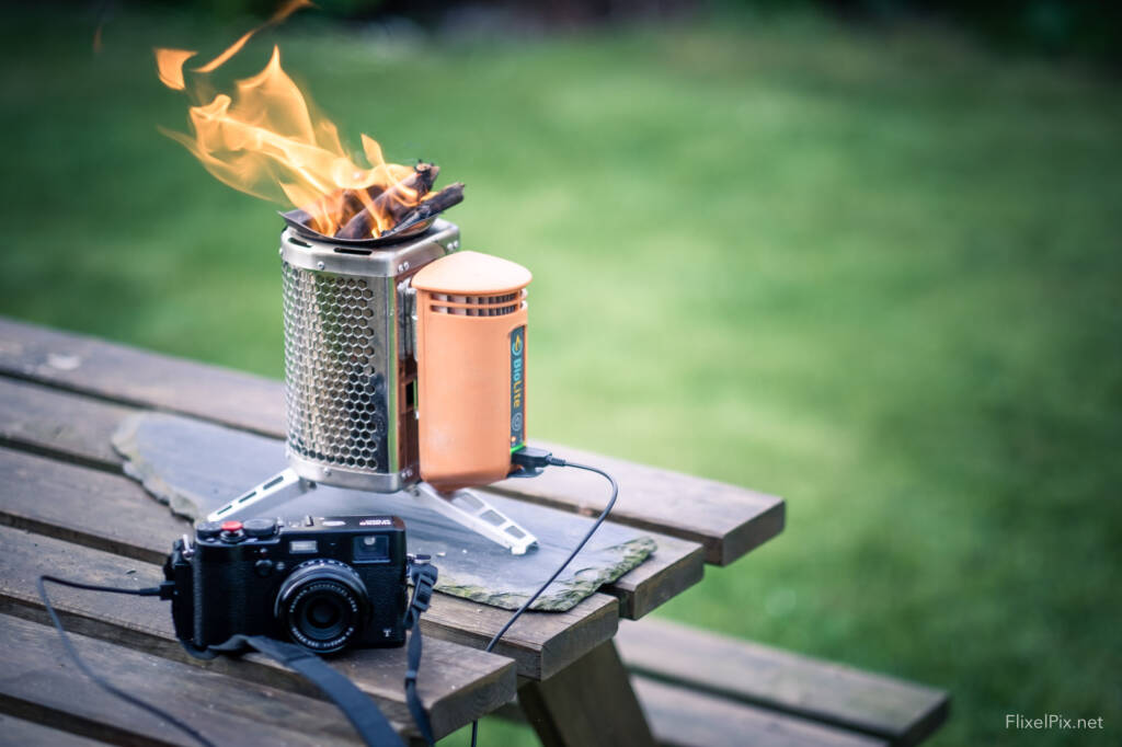 Biotite Burner charging Fujifilm X100F